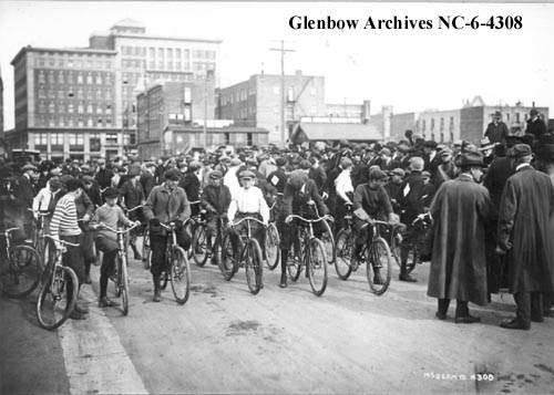 nc-6-4308 - Edmonton Journal bicycle race, Edmonton, Alberta. - 1919